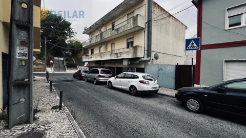 Loja para Arrendamento em Camarate, Unhos e Apelação