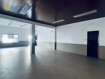 Loja para Arrendamento em Camarate, Unhos e Apelação