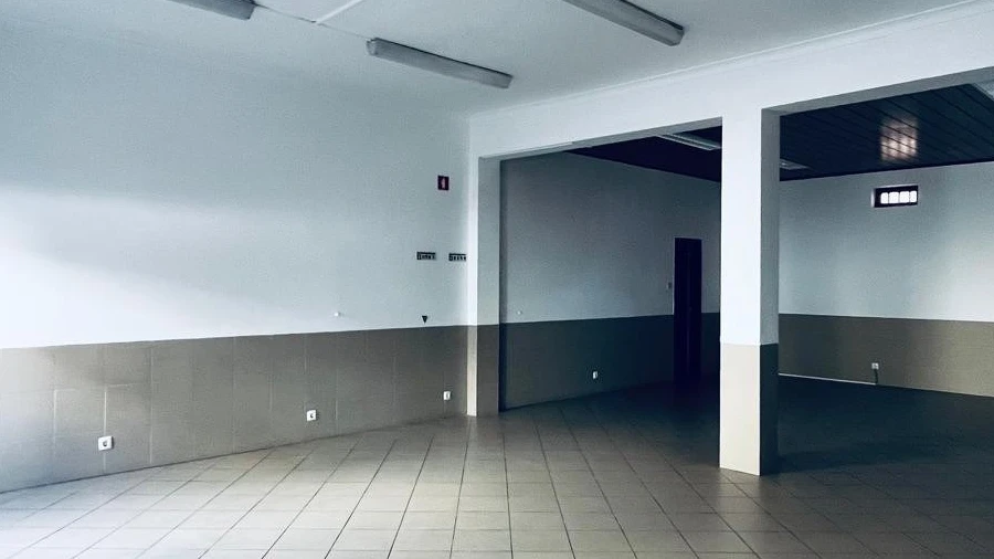 Loja para Arrendamento em Camarate, Unhos e Apelação