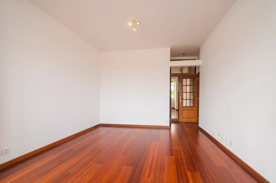 Apartamento T1 para Venda em Algés, Linda-A-Velha e Cruz Quebrada-Dafundo Foto 25
