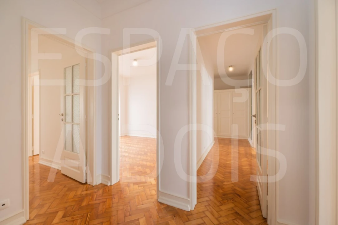 Apartamento T4 para Arrendamento em Alvalade Foto 2