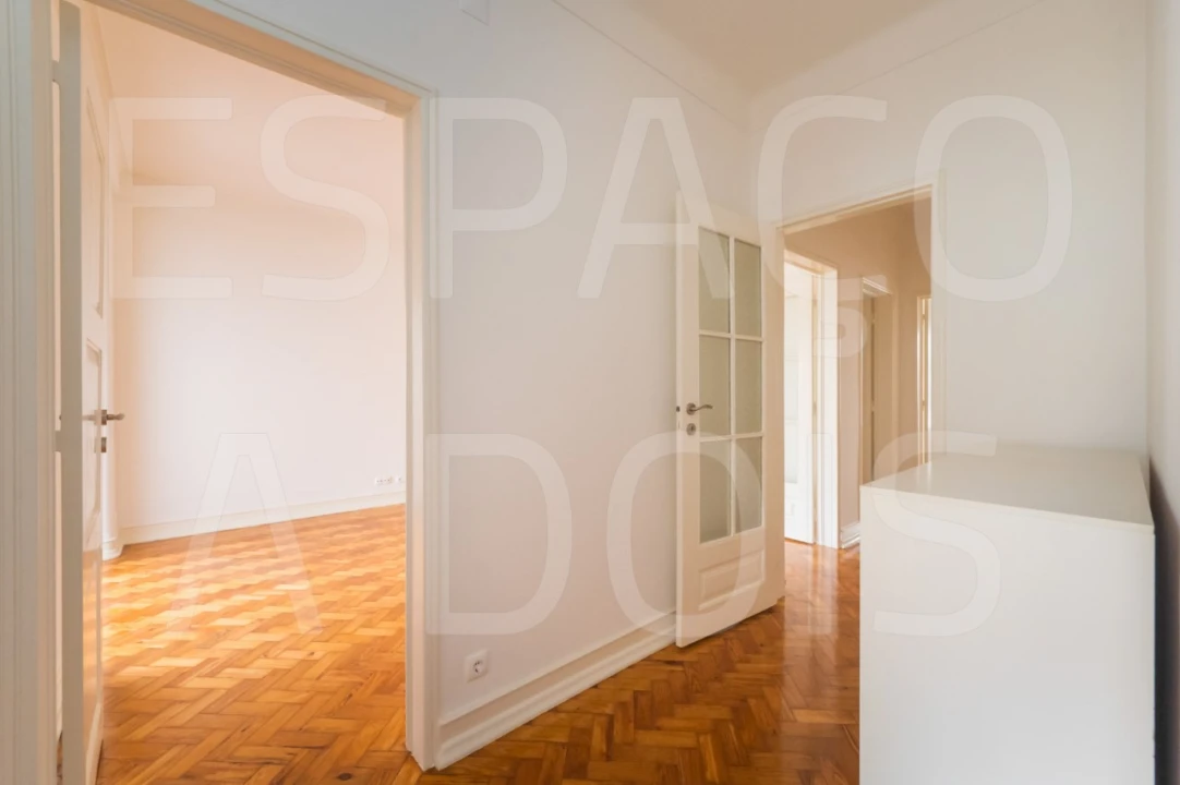 Apartamento T4 para Arrendamento em Alvalade Foto 10