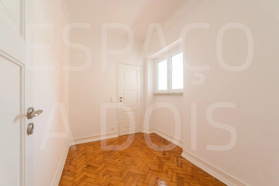 Apartamento T4 para Arrendamento em Alvalade Foto 19