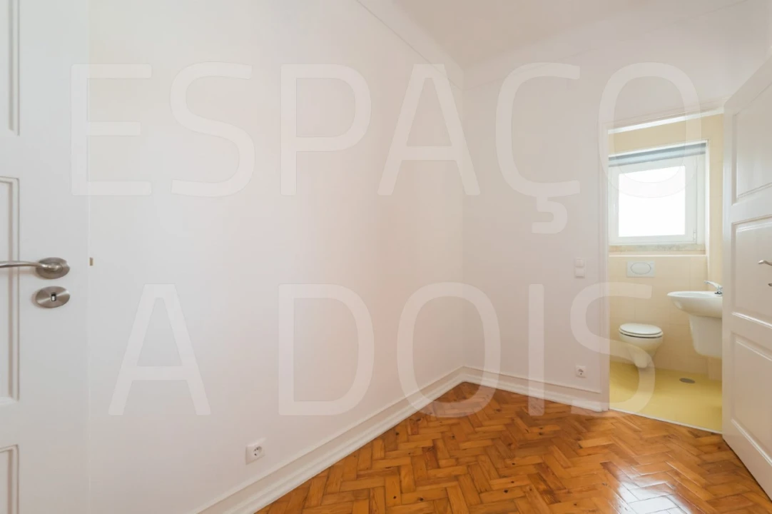 Apartamento T4 para Arrendamento em Alvalade Foto 21