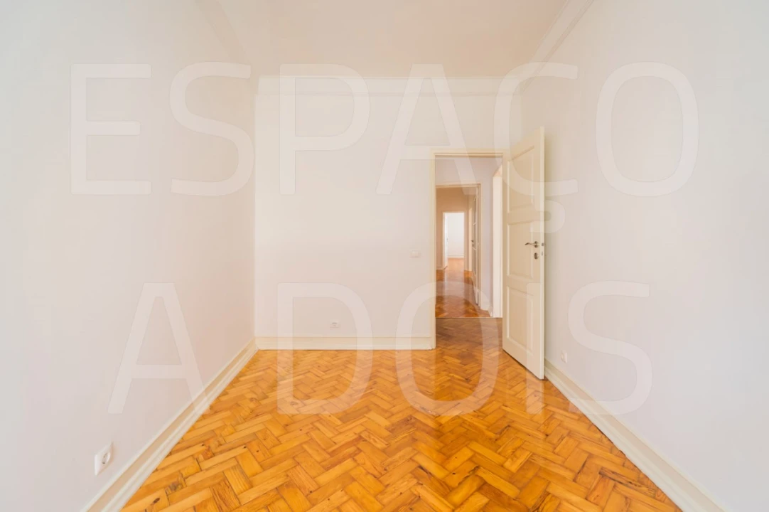 Apartamento T4 para Arrendamento em Alvalade Foto 31