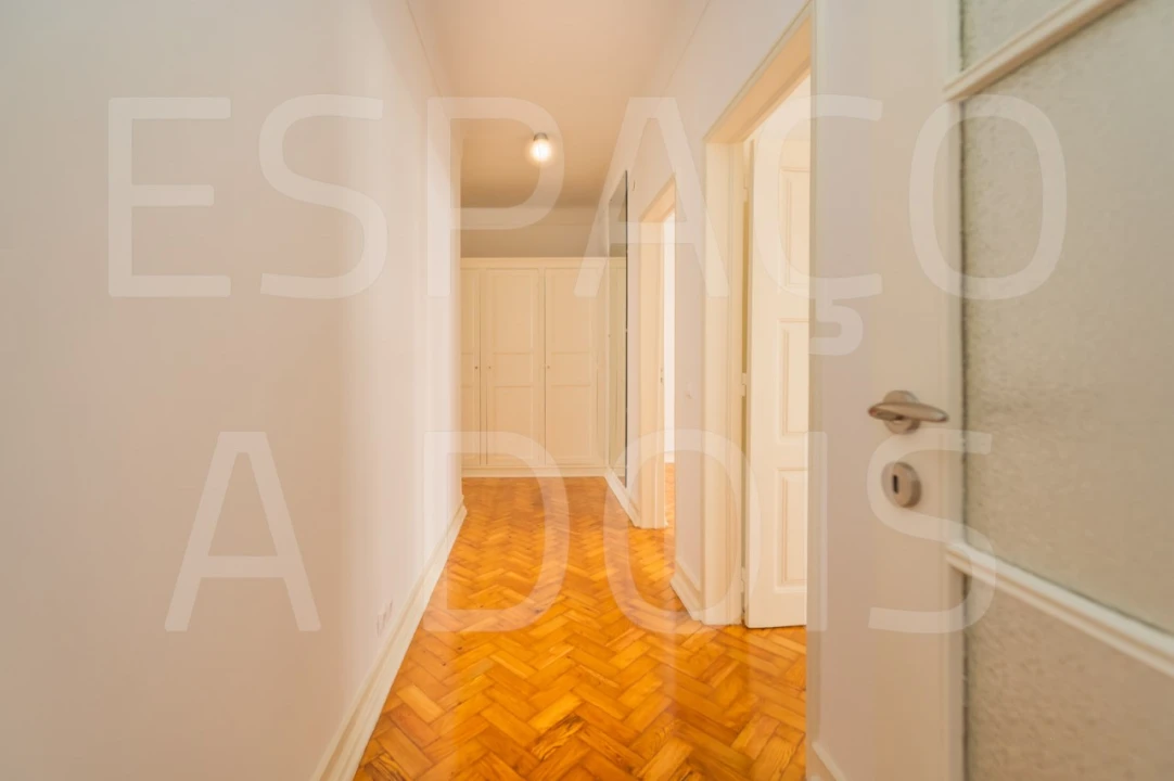 Apartamento T4 para Arrendamento em Alvalade Foto 33