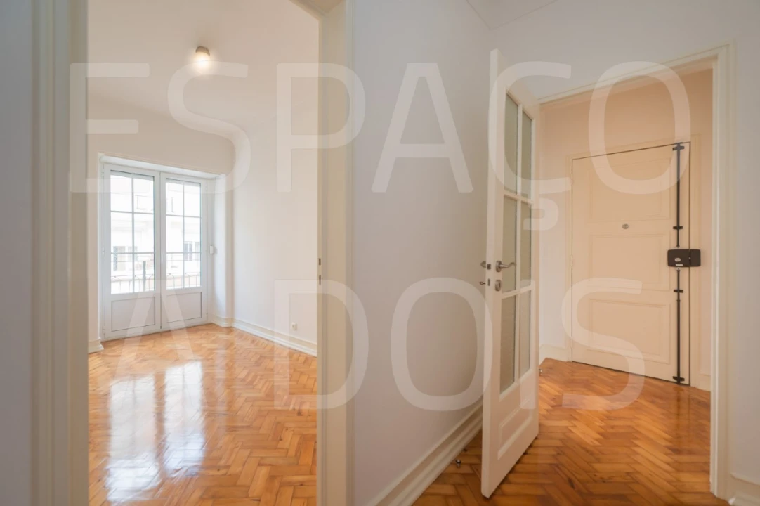 Apartamento T4 para Arrendamento em Alvalade Foto 34