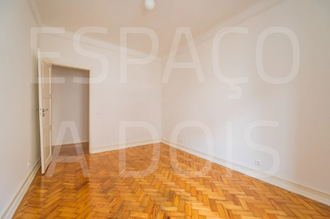 Apartamento T4 para Arrendamento em Alvalade Foto 45