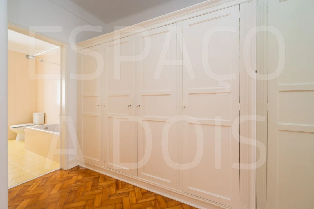 Apartamento T4 para Arrendamento em Alvalade Foto 47