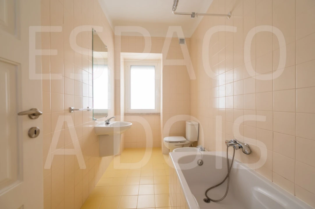 Apartamento T4 para Arrendamento em Alvalade Foto 48