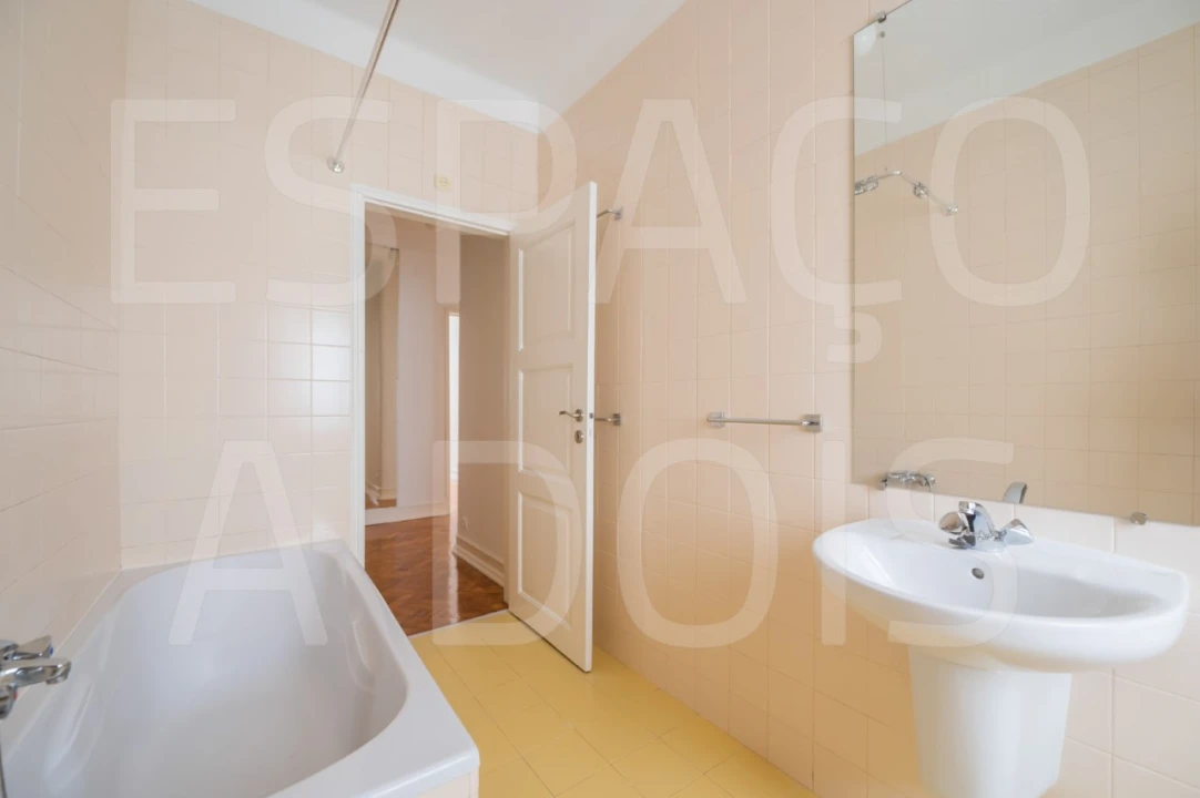 Apartamento T4 para Arrendamento em Alvalade Foto 49