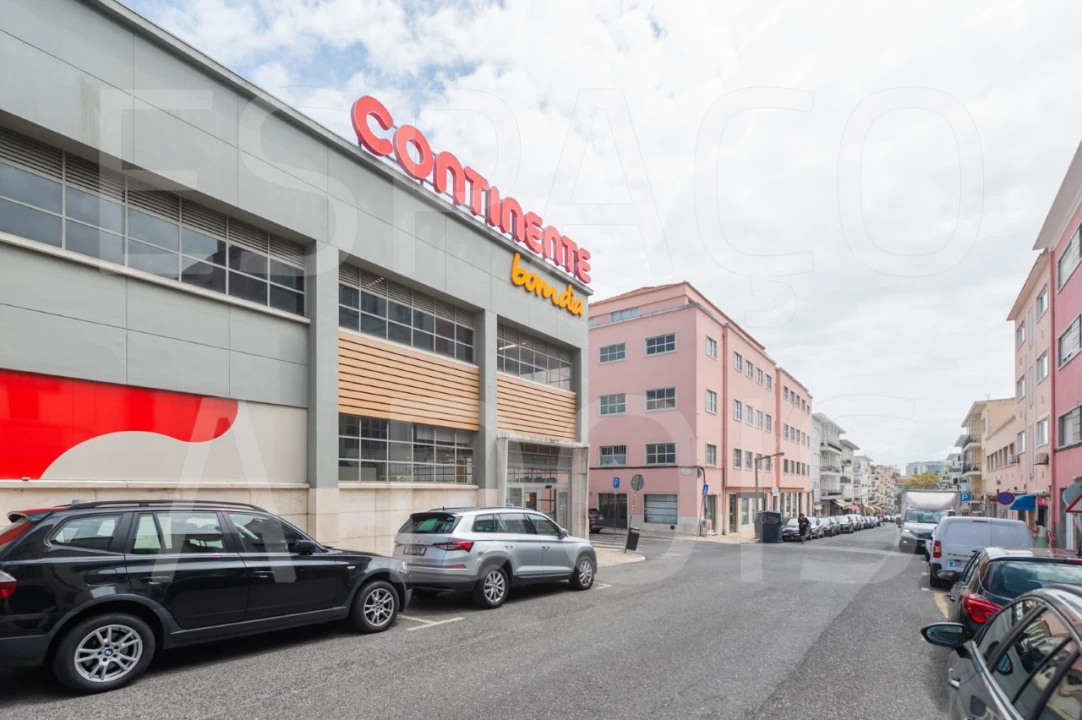 Apartamento T4 para Arrendamento em Alvalade Foto 55