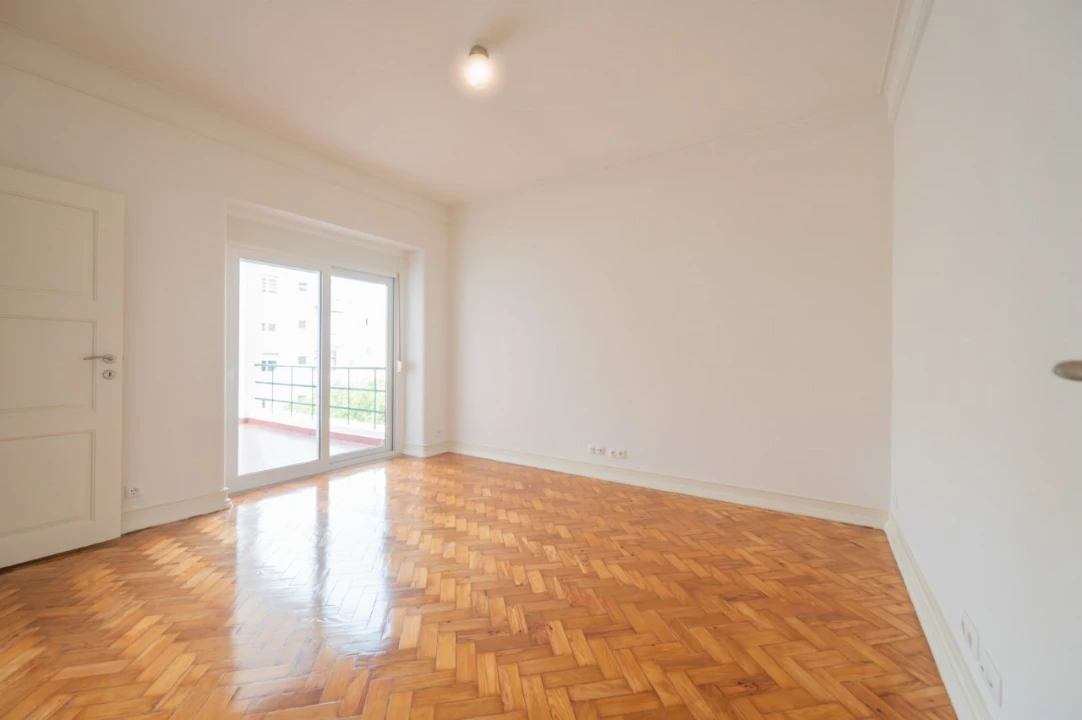 Apartamento T4 para Arrendamento em Alvalade Foto 1