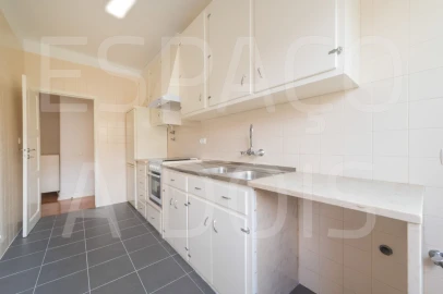 Apartamento T4 para Arrendamento em Alvalade