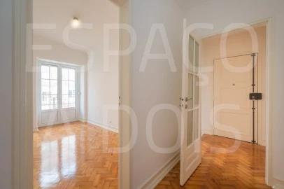 Apartamento T4 para Arrendamento em Alvalade