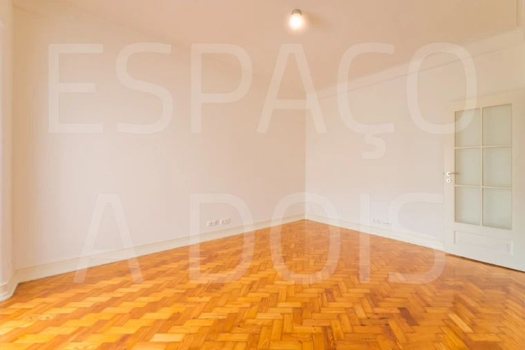 Apartamento T4 para Arrendamento em Alvalade Foto 8