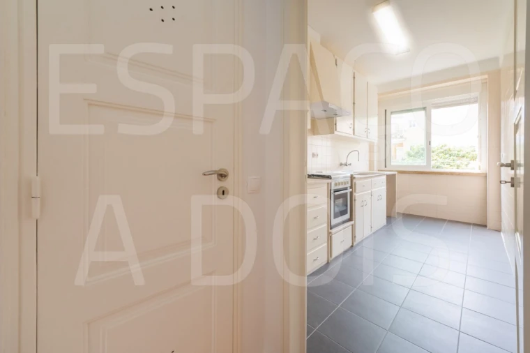 Apartamento T4 para Arrendamento em Alvalade Foto 12