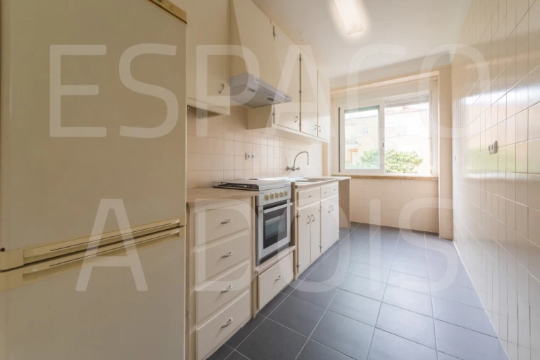 Apartamento T4 para Arrendamento em Alvalade Foto 13