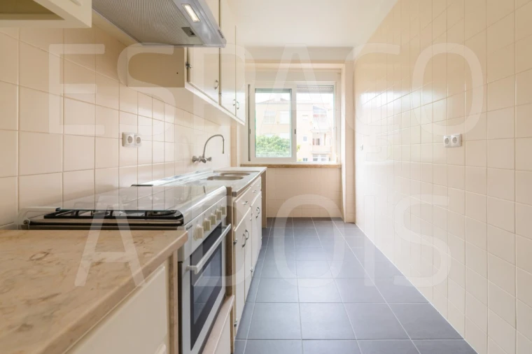 Apartamento T4 para Arrendamento em Alvalade Foto 15