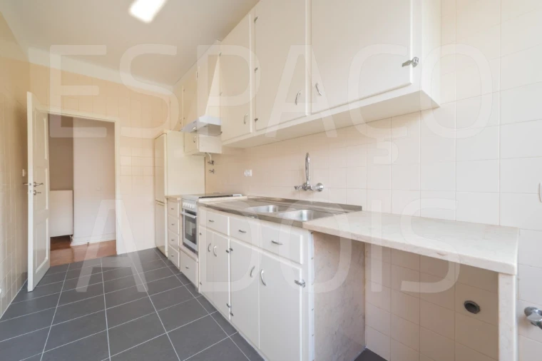 Apartamento T4 para Arrendamento em Alvalade Foto 17
