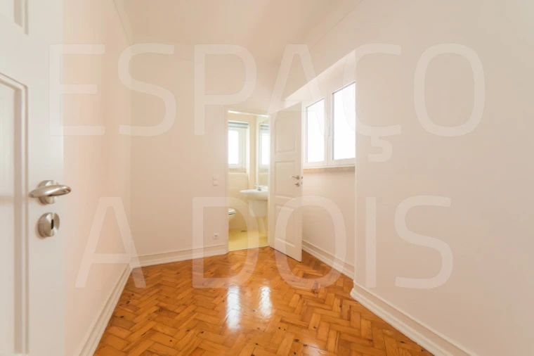 Apartamento T4 para Arrendamento em Alvalade Foto 20