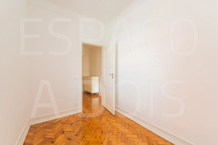 Apartamento T4 para Arrendamento em Alvalade Foto 23