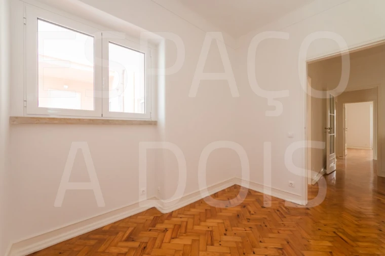 Apartamento T4 para Arrendamento em Alvalade Foto 24