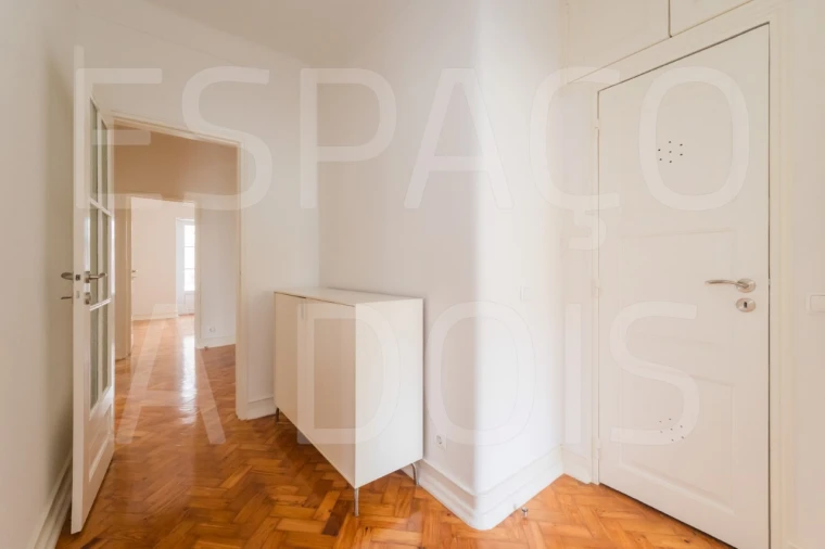 Apartamento T4 para Arrendamento em Alvalade Foto 25