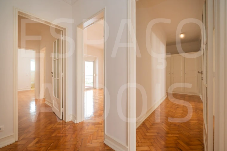 Apartamento T4 para Arrendamento em Alvalade Foto 32