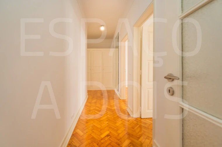 Apartamento T4 para Arrendamento em Alvalade Foto 33