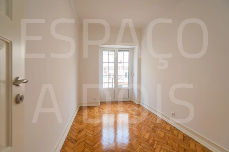 Apartamento T4 para Arrendamento em Alvalade Foto 35