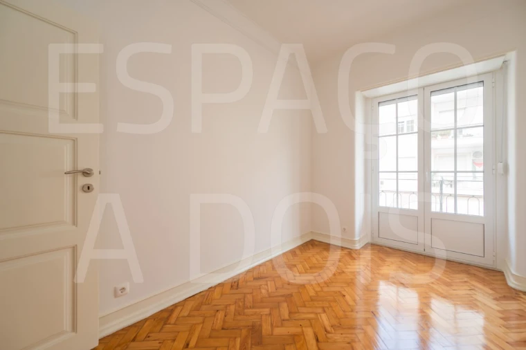 Apartamento T4 para Arrendamento em Alvalade Foto 36