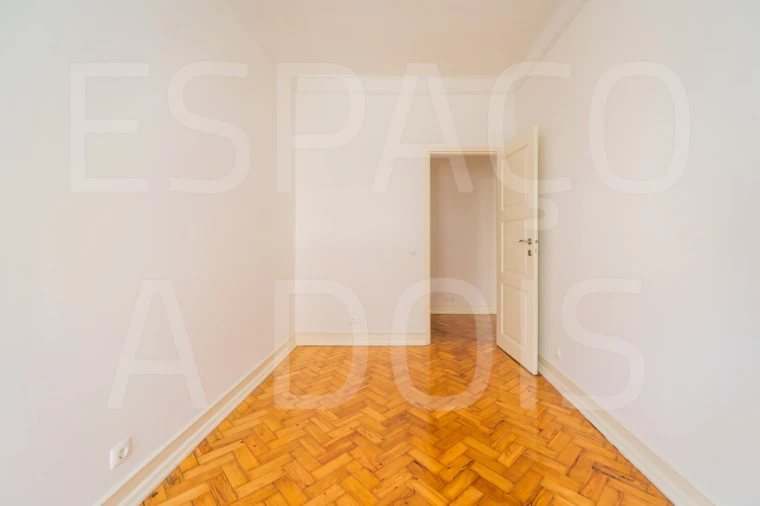 Apartamento T4 para Arrendamento em Alvalade Foto 38