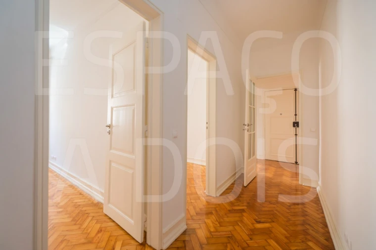 Apartamento T4 para Arrendamento em Alvalade Foto 40