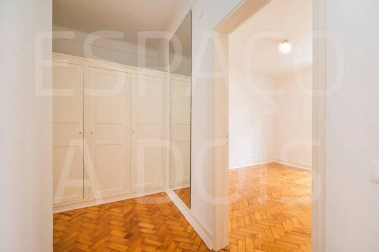 Apartamento T4 para Arrendamento em Alvalade Foto 46