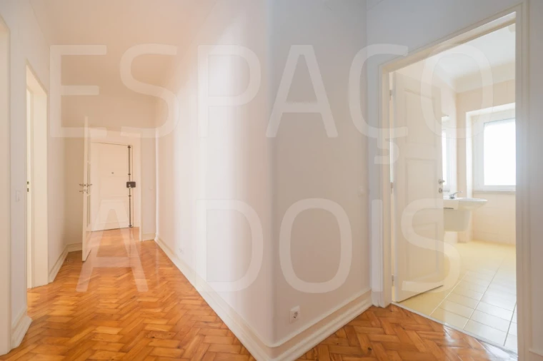 Apartamento T4 para Arrendamento em Alvalade Foto 50
