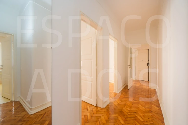Apartamento T4 para Arrendamento em Alvalade Foto 51