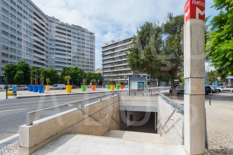 Apartamento T4 para Arrendamento em Alvalade Foto 63