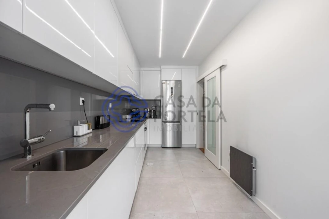 Apartamento T2 para Arrendamento em Lordelo do Ouro e Massarelos Foto 8