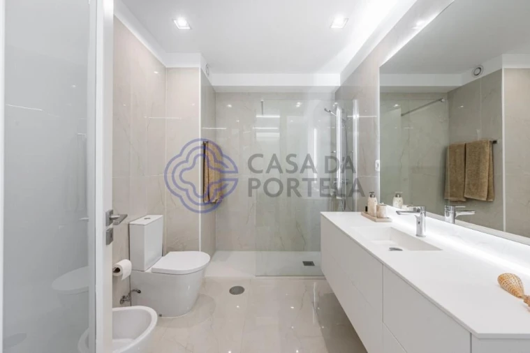 Apartamento T2 para Arrendamento em Lordelo do Ouro e Massarelos Foto 9