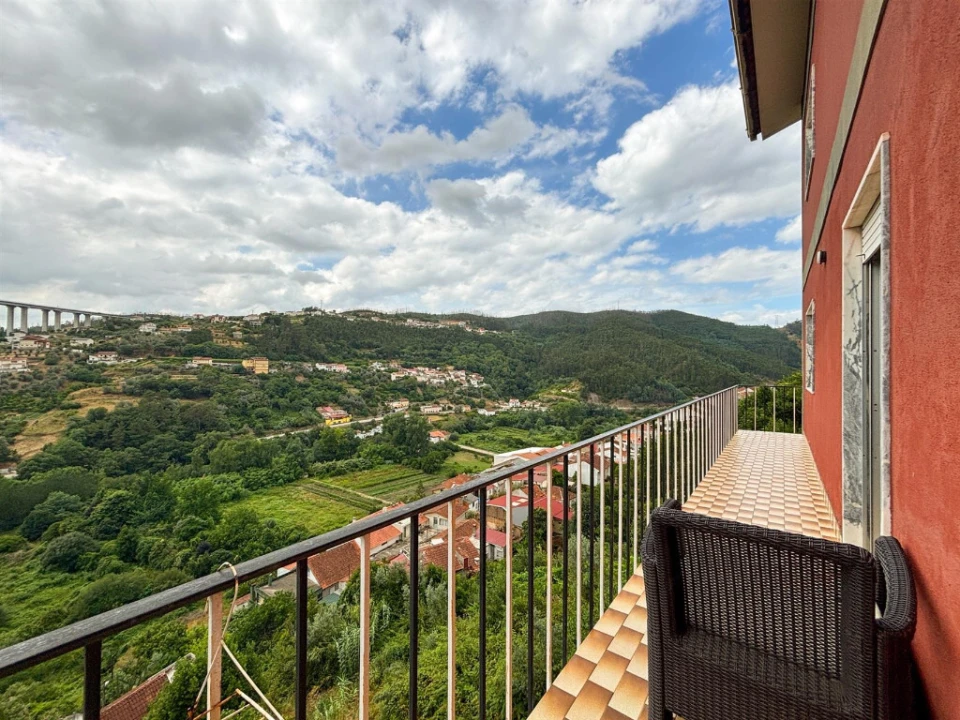 Moradia T5 para Venda em Ceira Foto 5