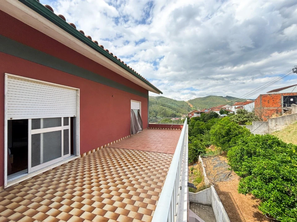 Moradia T5 para Venda em Ceira Foto 13
