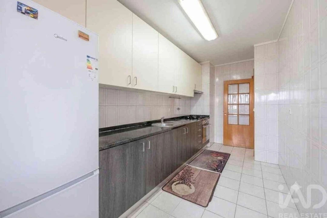 Apartamento T3 para Venda em Vilar de Andorinho Foto 4