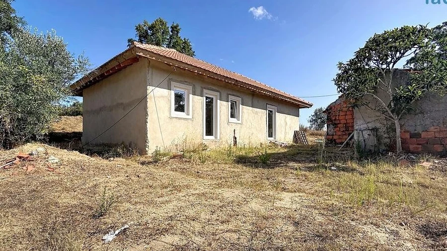 Moradia T2 para Venda em São Sebastião
