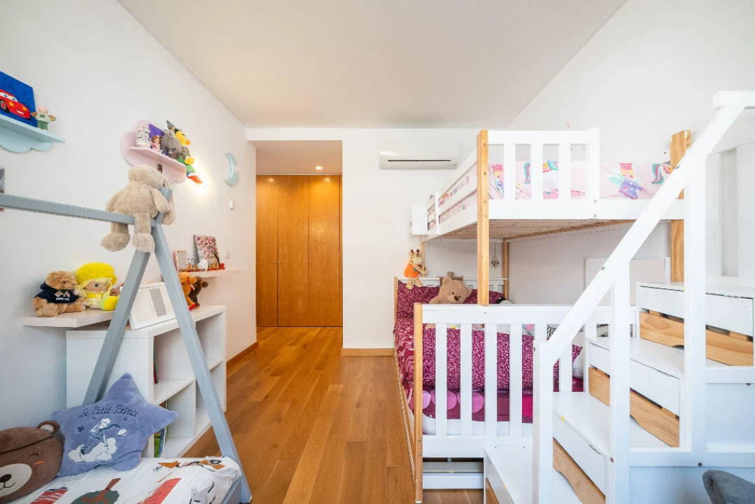 Apartamento T4 para Venda em Santo Antonio dos Olivais Foto 16