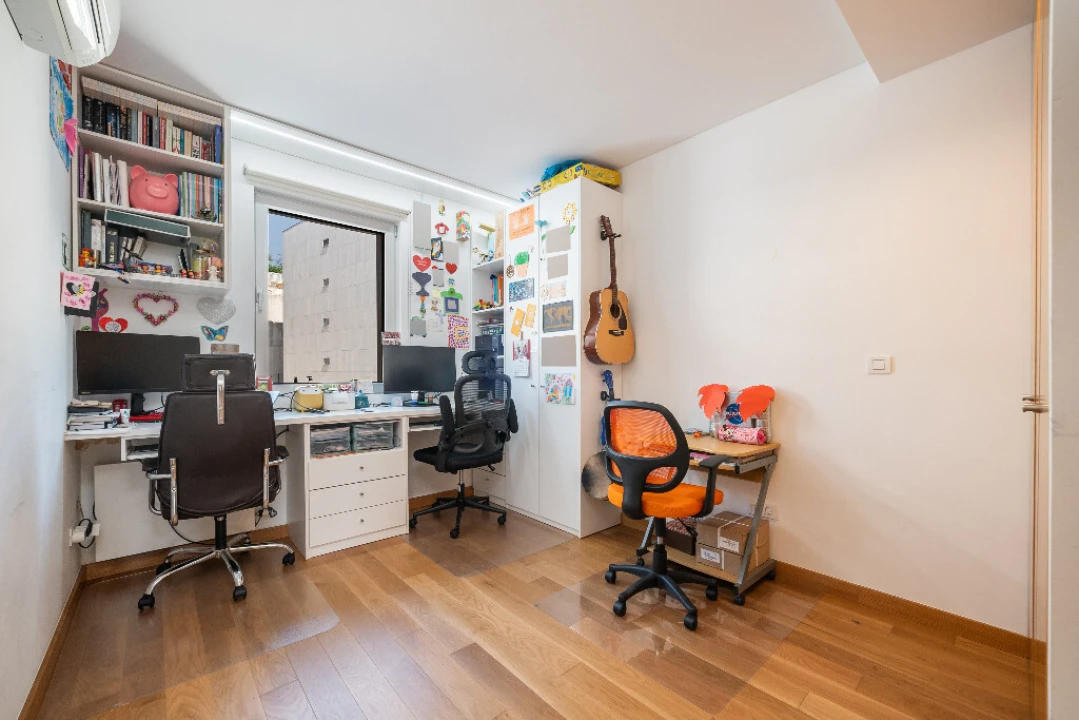 Apartamento T4 para Venda em Santo Antonio dos Olivais Foto 19