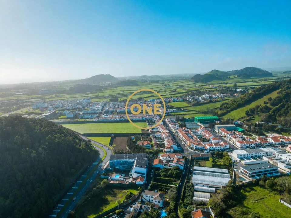 Terreno para Venda em Fajã de Baixo Foto 1