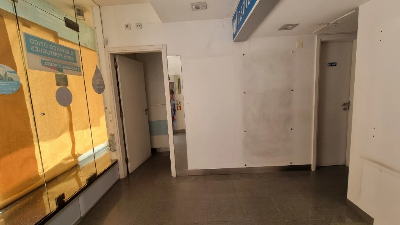 Loja para Arrendamento em Campo de Ourique Foto 2