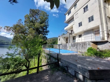 Moradia T12 para Venda em Rio Caldo