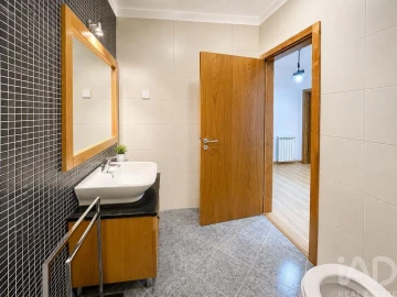 Apartamento T4 para Venda em Freixo de Espada a Cinta e Mazouco